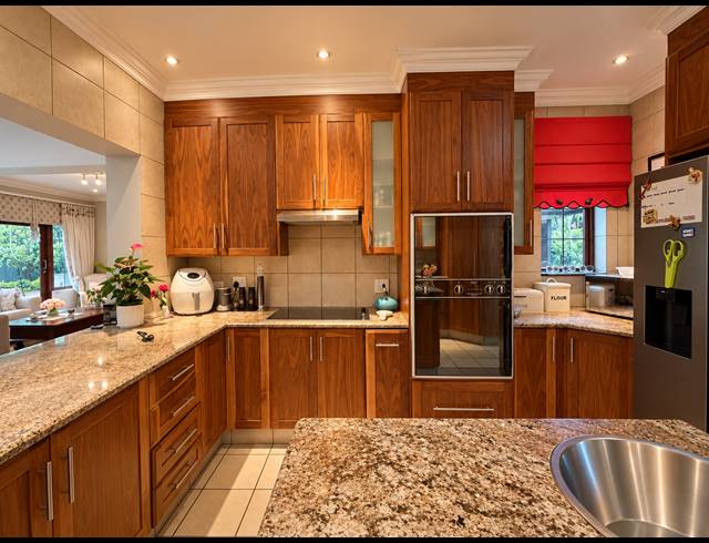 5 BEDROOM FREEHOLD FOR SALE IN MIDSTREAM ESTATE